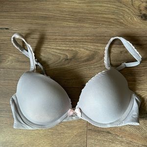 Victoria’s Secret padded push up underwire bra 32C